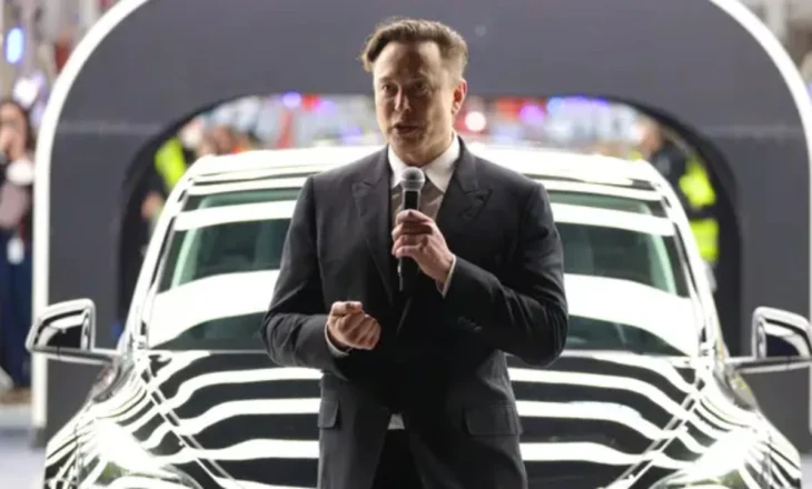 “E bleva para se Elon Musk të çmendej”, francezët kundër Teslës: Simbol i ekstremit të djathtë!