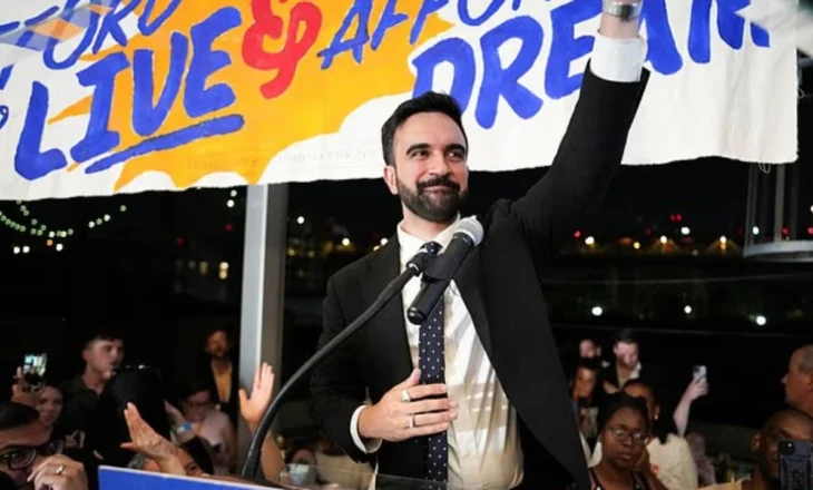 E quan veten “makthi më i keq i Donald Trump”, socialisti i mbështetur nga Bernie Sanders fiton nominimin për të kandiduar si kryebashkiak i Nju Jorkut