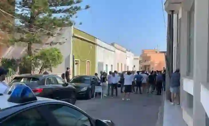 E rëndë/ Djali vret nënën me sëpatë, arrestohet 21-vjeçari