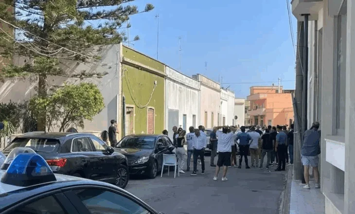 E rëndë në Itali, 21-vjeçari vret me sopatë nënën e tij