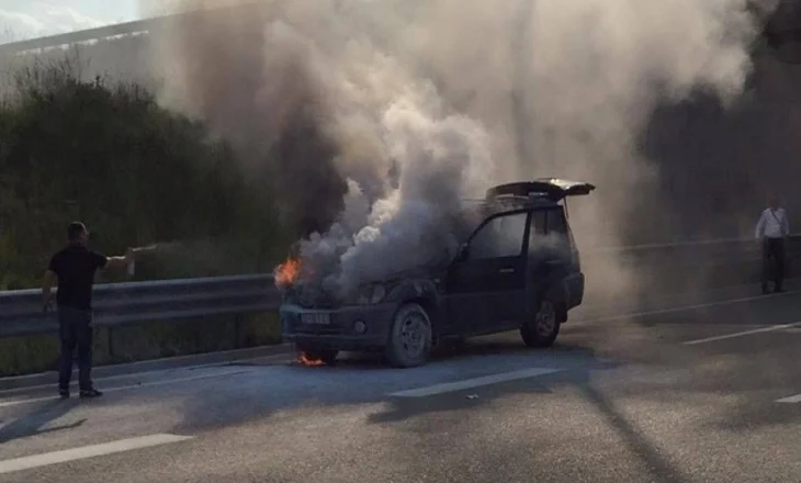 Elbasan/ Përfshihet nga zjarri një automjet në Dëshiran, dyshohet se…