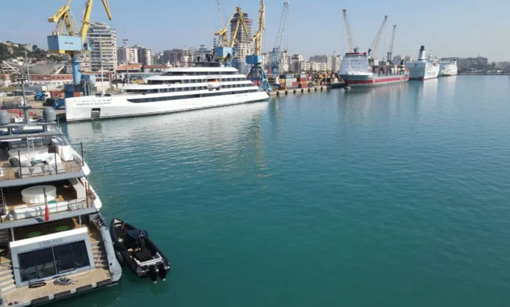 ”Emerald Azzurra”, kroçera luksoze me 83 turistë në Portin e Durrësit. Rama: Shqipëria destinacion për përjetime autentike