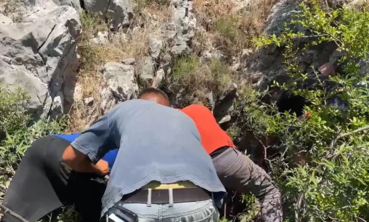 EMRI/ E rëndë në Balldre, i moshuari bie në një shpellë 20 metra të thellë! Forcat zjarrfikëse nxjerrin trupin