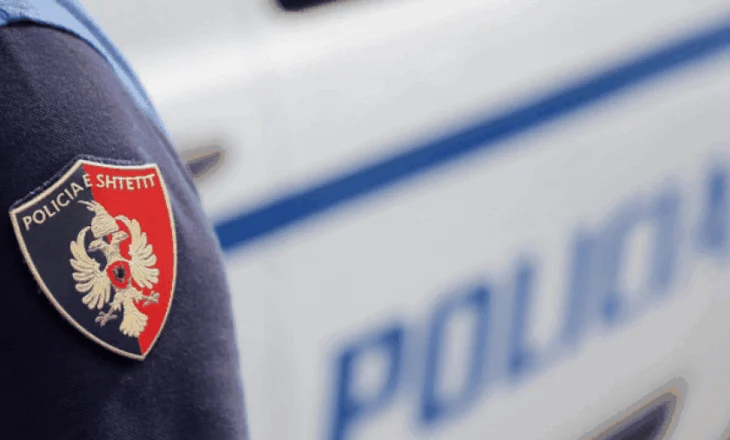 EMRI/ I vuri zjarrin banesës së një shtetaseje, me pretendimin se djali i saj i kishte para borxh! Arrestohet 27-vjeçari