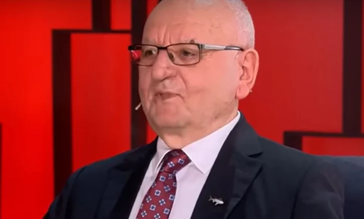 “Enver Hoxha i ra tavolinës me grusht”, ish-ministri Lufter Xhuveli: Ma mbajti dorën gjatë, ishim…