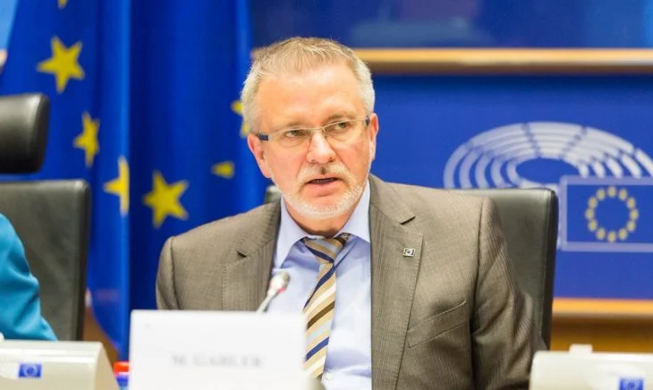 Eurodeputeti Gahler pas denoncimeve të Berishës: Shqipëria nuk ecën drejt BE me zgjedhje të kapura nga krimi