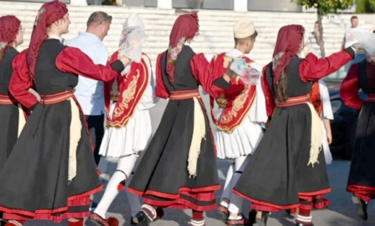 Festivali Folklorik Tipologjik Kombëtar i Valles Burimore, grupet pjesëmarrëse sollën vallet nga trevat shqiptare