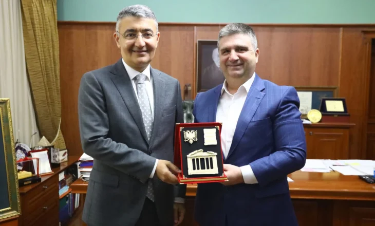 Fier – Kryebashkiaku Subashi zhvillon takim me Ambasadorin e Azerbajxhanit, Anar Huseynov