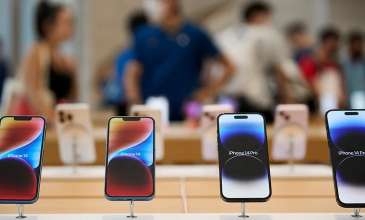 Firmat analitike ulin parashikimet për shitjet e smartfonëve në 2025
