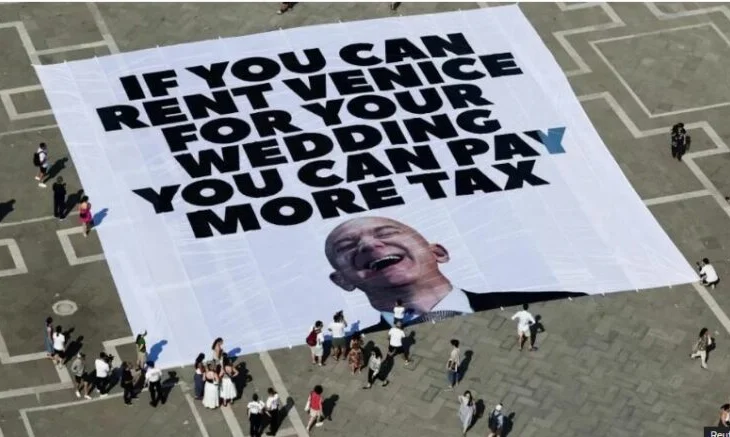Fitore në Venecia, Jeff Bezos ndryshon vendin e ceremonisë pas protestave