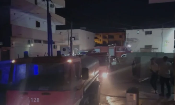 Flakët përfshijnë magazinën në Spitallë të Durrësit, evakuohen banorët e pallateve
