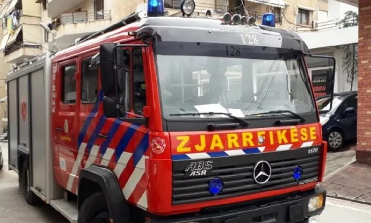 Flakët shkrumbojnë shtëpinë në Korçë, shkak dyshohet një defekt në rrjetin elektrik