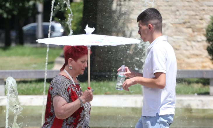 FOTO/ I nxehti ”ulet” në Tiranë
