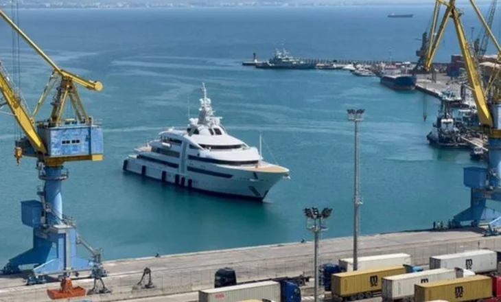 FOTO: Jahti i miliarderit gjerman Reinhold Würth ankorohet në Portin e Durrësit