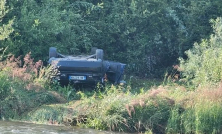 FOTO/ Kërkohej prej tre ditësh nga familja, i riu gjendet i bllokuar në makinë, ishte aksidentuar