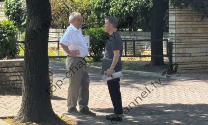 Foto lajm/ Socialistët Braçe dhe Dokle i urojnë njëri tjetrit 34 vjetorin e PS