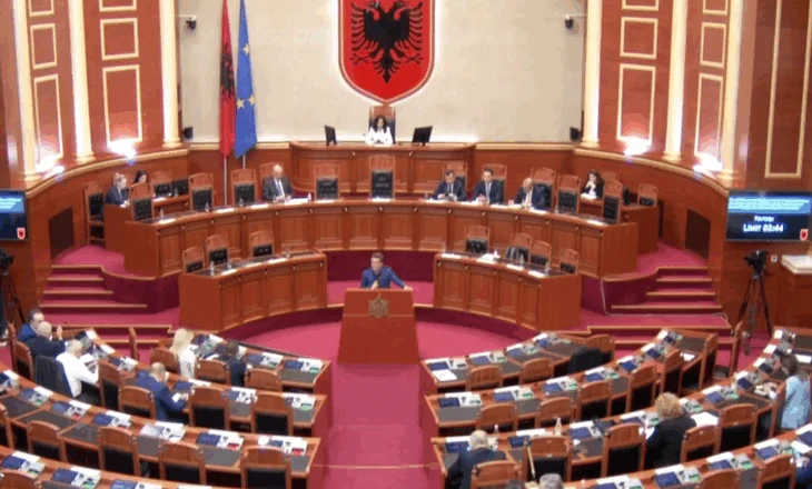 FOTO/ Lapsus në Kuvendin e Shqipërisë, Braçe listohet mes deputetëve demokratë