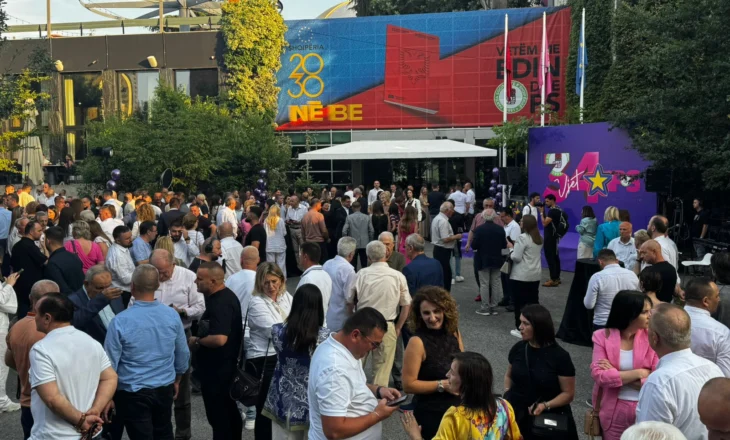 FOTO / Nga “senatorët” e PS, tek ‘fiksimi’ i Berishës, Sara Mila! Çfarë nuk u pa në festën e socialistëve