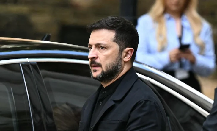 FOTO/ Pas 3 vitesh Zelensky heq uniformën ushtarake? Në Samitin e NATO-s del me kostum të zi