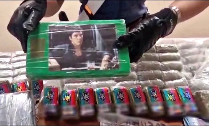Fotoja e “Tony Montanës” mbi pakot e kokainës, arrestohet 29-vjeçari shqiptar në Itali, i sekuestrohen 27 kg drogë (VIDEO)