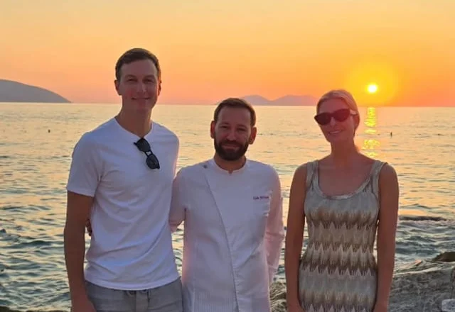 FOTOLAJM / Jared Kushner dhe Ivanka Trump vizitojnë Vlorën