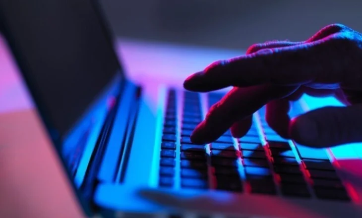 Francë, faqet pornografike të internetit sërish të aksesueshme pas vendimit të gjykatës