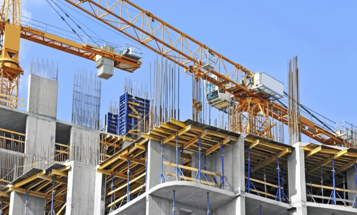 Frenimi i lejeve të ndërtimit tkurr me 41% të ardhurat totale të Bashkisë Tiranë për 5 mujorin 2025
