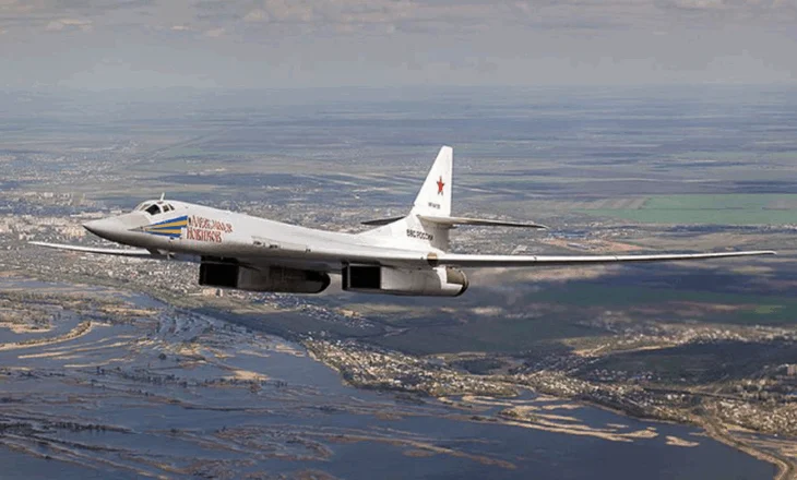 Frikë pas sulmit ukrainas, Rusia zhvendos “Mjellmën e Bardhë” 500 km nga kufiri me Amerikën