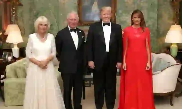 Ftesa për vizitën e Trump në Britani ‘ngatërron’ Starmer me Mbretin Charles