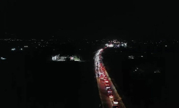 Fundjava në Shëngjin/ ‘Paralizohet’ Lezha, radhët kilometrike të makinave