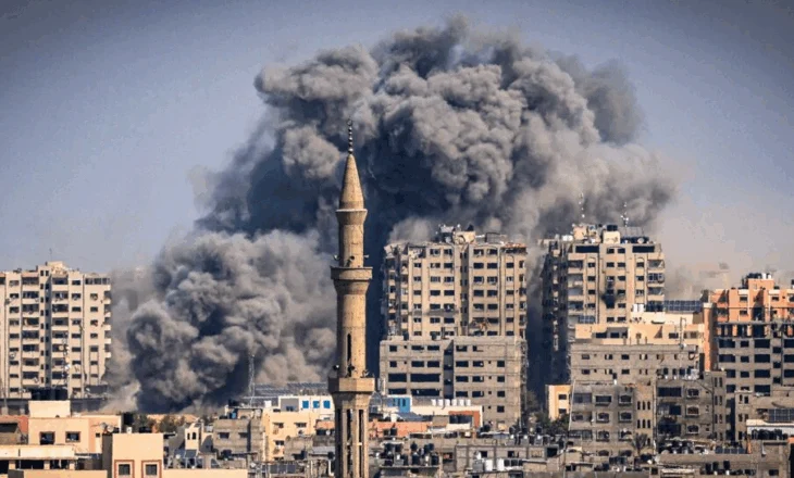 Gaza, vriten dhjetëra palestinezë! Shtohen përpjekjet diplomatike për t’i dhënë fund luftës