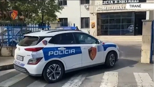Gjendet pa shenja jete 28-vjeçari në Fier, dyshohet se është vetëvarur