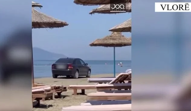 Gjobitet drejtuesi që rrezikoi jetën e pushuesve/ Spektakël me makinë përgjatë detit në Vlorë