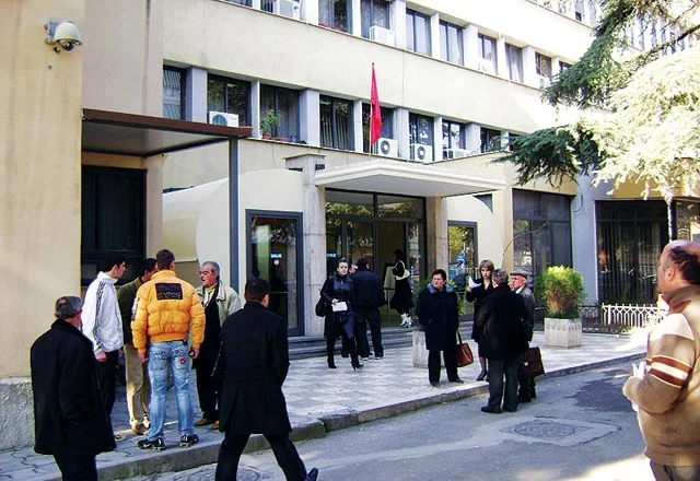 Gjykata dënon me 55 vite burg autorët e vrasjes së biznesmenit nga Saranda