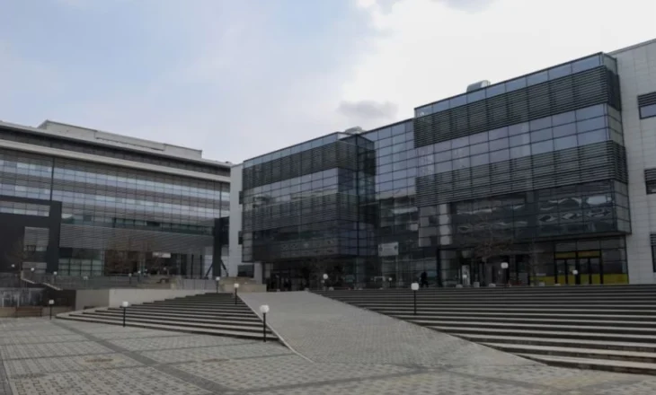Gjykata hedh poshtë aktakuzën kundër tetë të pandehurve për falsifikim dokumentesh dhe shpëlarje parash