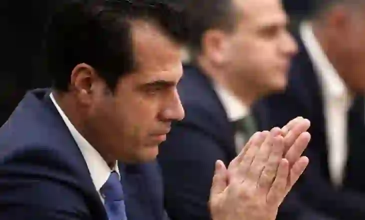 Greqi: shok publik për një ministër si ky