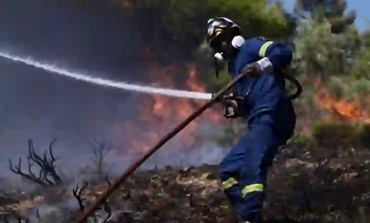 Greqia nuk gjen “qetësi”, 40 zjarre shpërthejnë gjatë 24 orëve të fundit