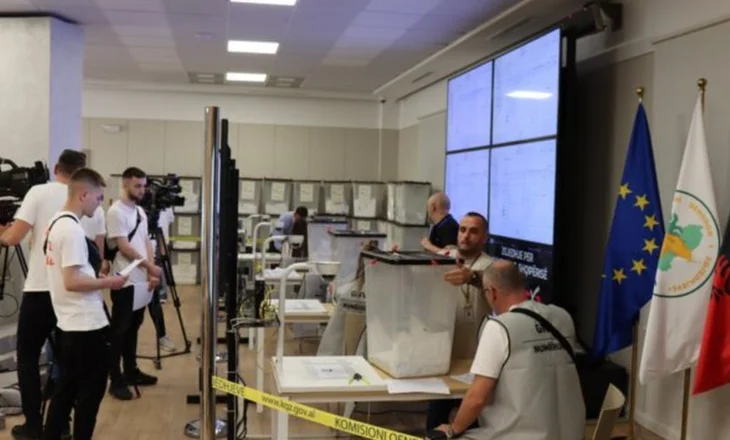 Hapen kutitë e Fierit! Lapaj kërkon t’i marrë një mandat PS, Zegjine Çaushi rrezikon të mbetet jashtë Kuvendit