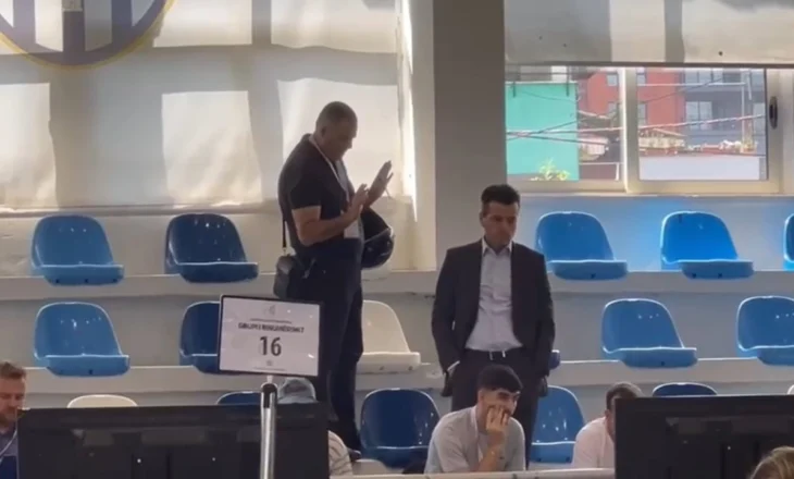 Hapen kutitë e votimit në Tiranë, Shehaj dhe Dogjani ndjekin nga afër procesin