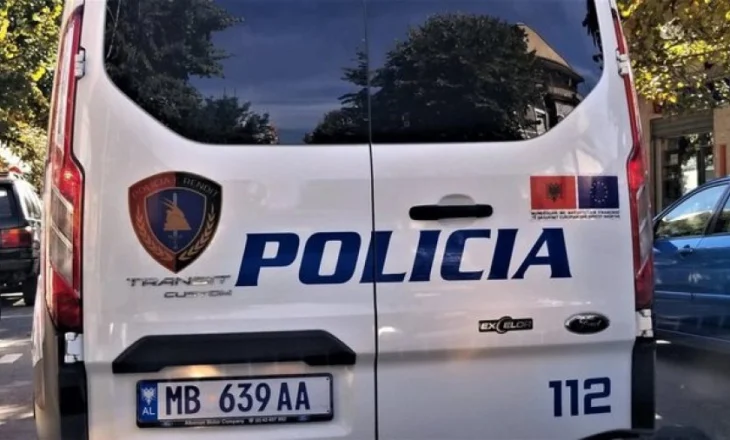 Hapi profil fals dhe përndoqi të renë, shpallet në kërkim 54-vjeçari