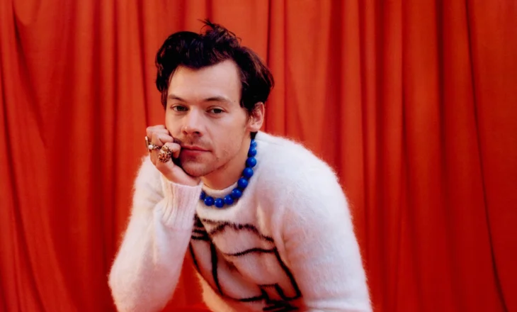 Harry Styles “digjet” në Glastonbury: Puthja misterioze ndez thashethemet për një romancë të re