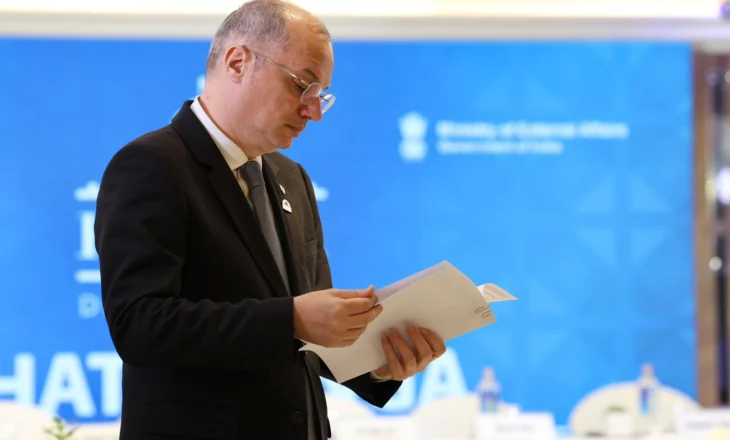 Hasani intervistë për “TA NEA”: Të gatshëm për të zgjidhur çështjet e mbetura pezull me Greqinë