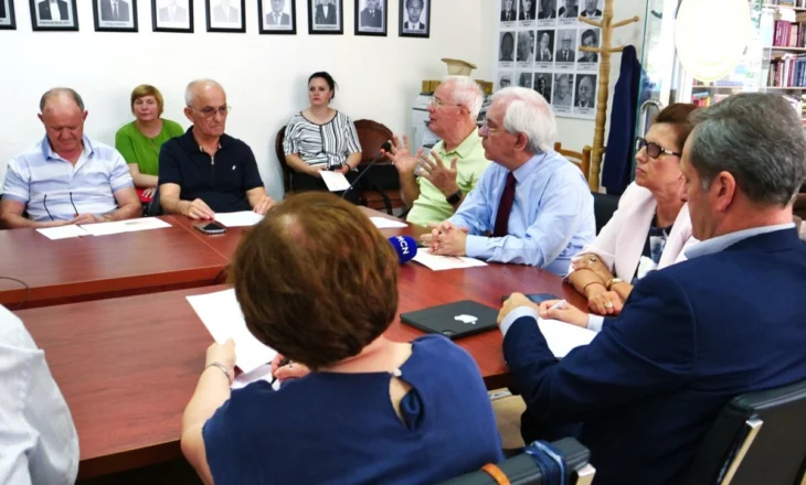 Historianët mblidhen për “Studimet historike shqiptare, sfida dhe probleme” në Akademinë e Shkencave