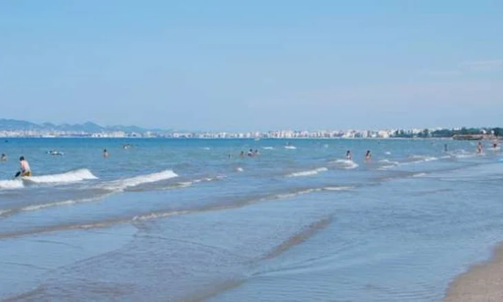 Humb jetën një turiste te Shkëmbi i Kavajës