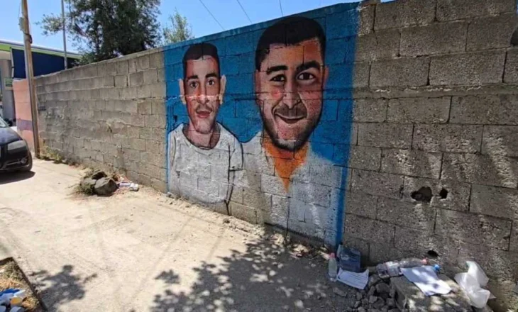 Humbën jetën në aksident, realizohet një murale për Luan Llanajn e Tomor Mbratin