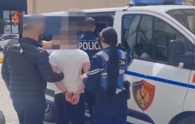 Hyn në shtëpinë e një gruaje në Ksamil dhe instalon kamera, burri kapet në flagrancë