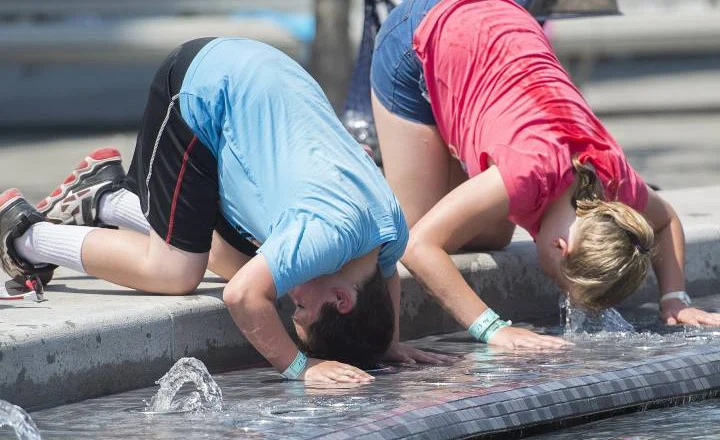 I nxehti në Europë: Është vetëm vala e parë, temperaturat deri në 10 °C mbi mesataren