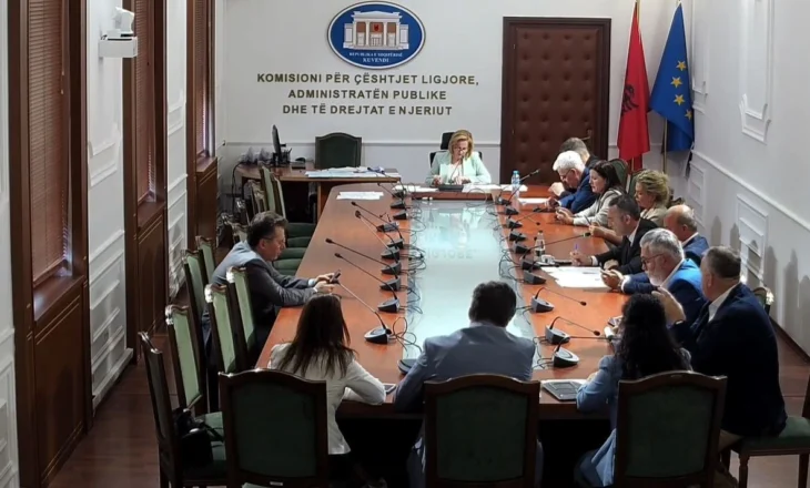 I rikthehet punës Komisioni i Ligjeve, Alibeaj dhe Dogjani braktisin mbledhjen pas përplasjes me Bushkën