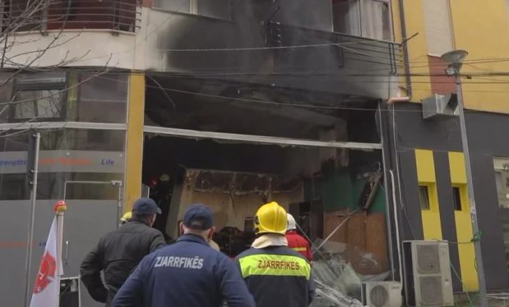 I vuri flakën shtëpisë së një gruaje prej borxheve të të birit, arrestohet 27-vjeçari