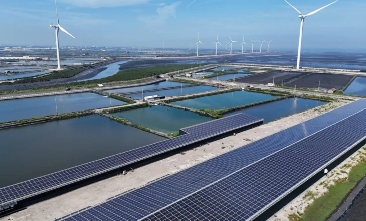 IEA: Investimet globale në energji pritet të arrijnë një rekord prej 3.3 trilionë dollarë në 2025